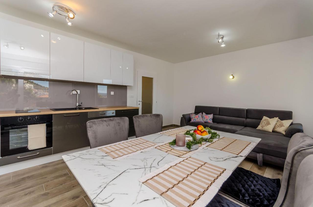 Apartment Rozalia Трогир Екстериор снимка