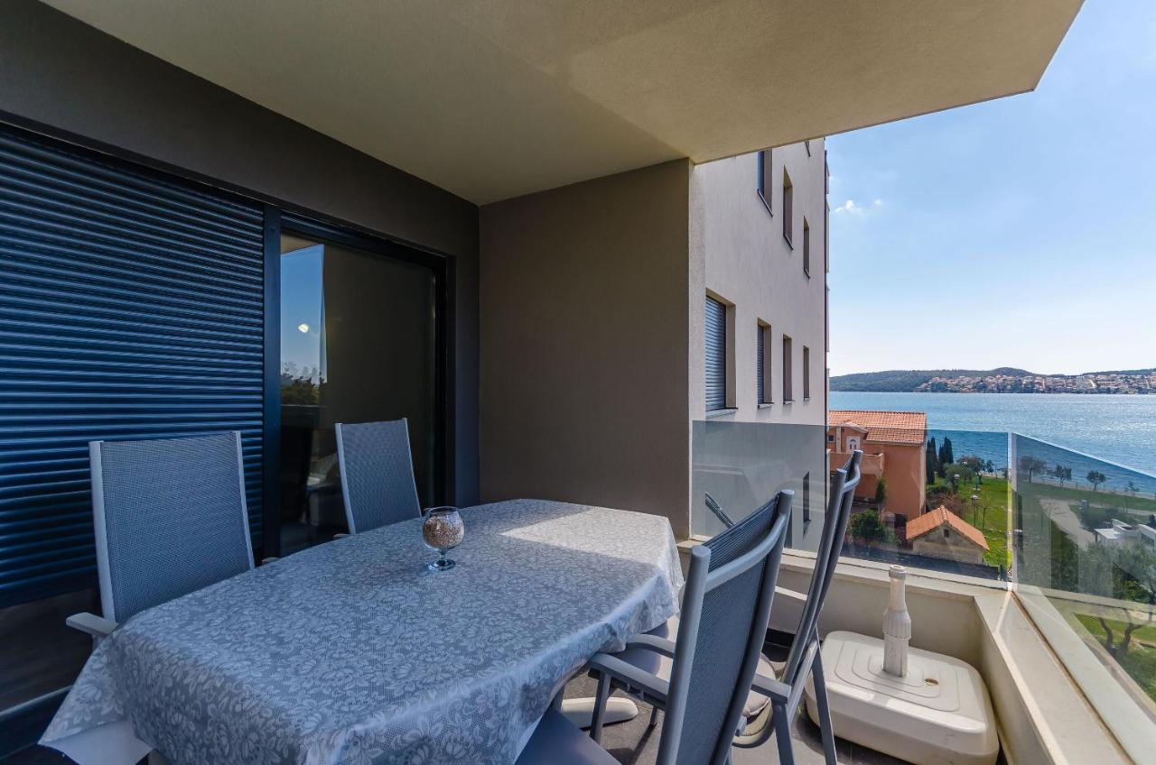 Apartment Rozalia Трогир Екстериор снимка