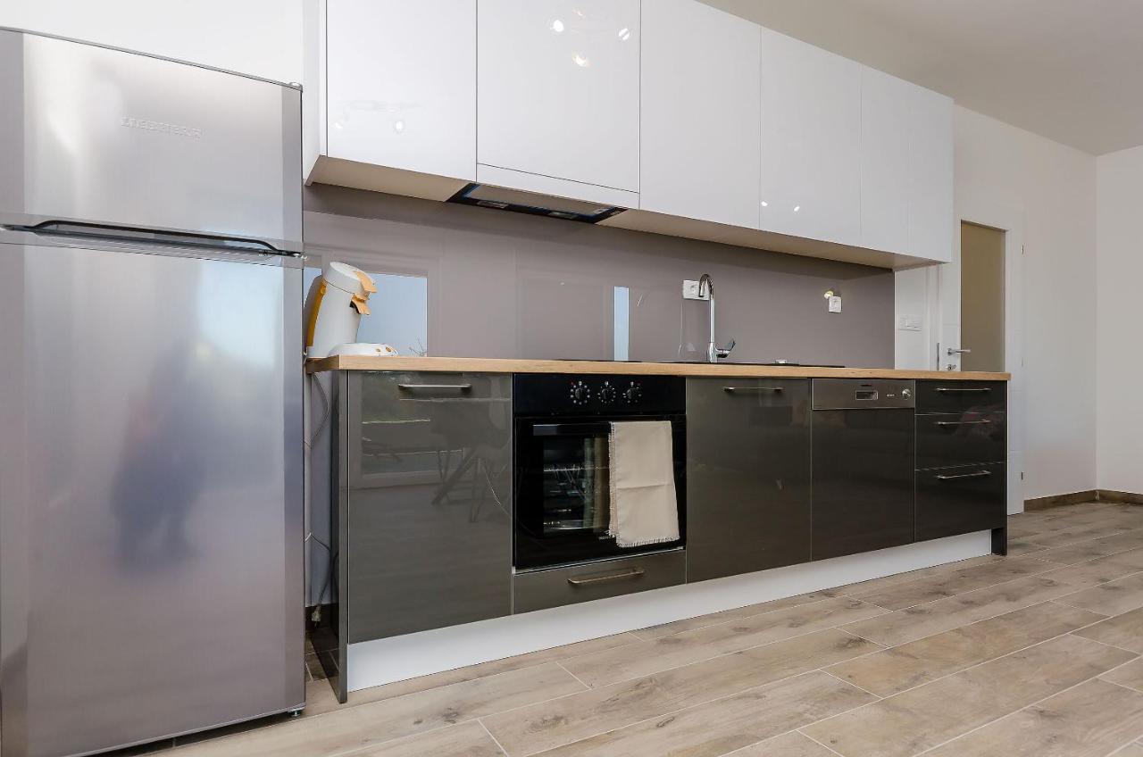 Apartment Rozalia Трогир Екстериор снимка
