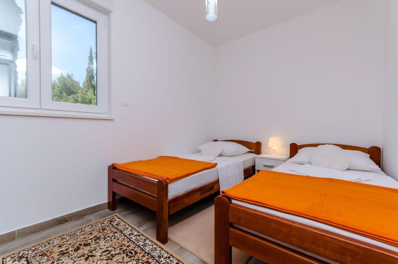 Apartment Rozalia Трогир Екстериор снимка