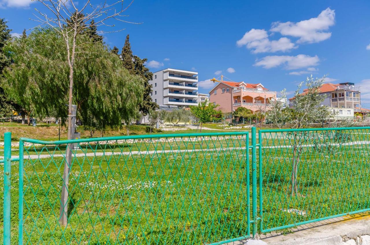 Apartment Rozalia Трогир Екстериор снимка