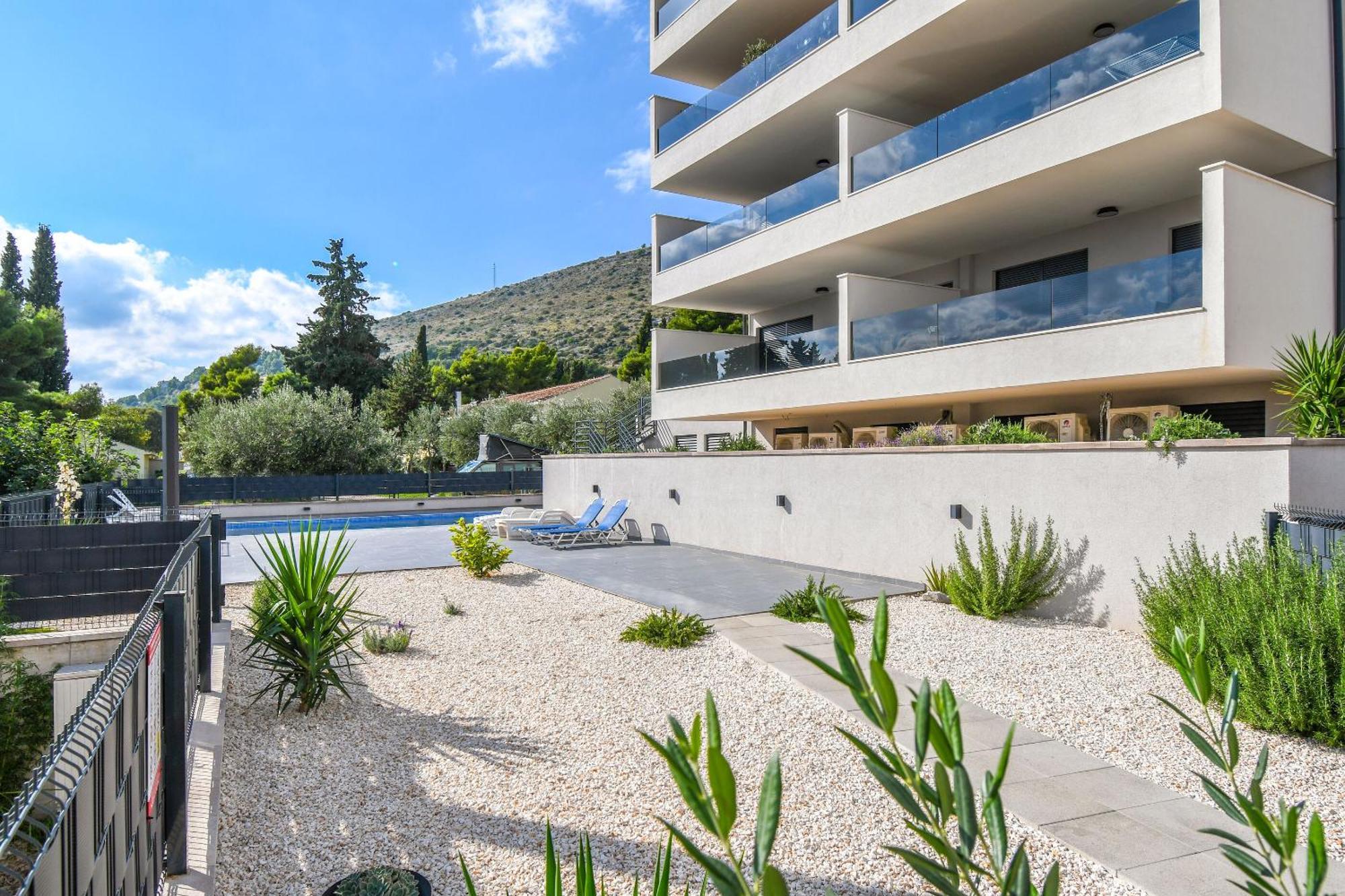 Apartment Rozalia Трогир Екстериор снимка